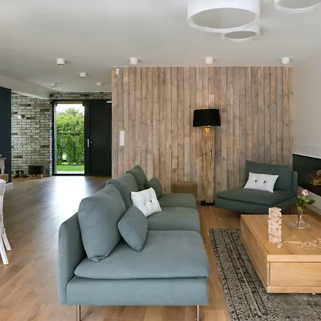 アパートホテル Klonova 4*