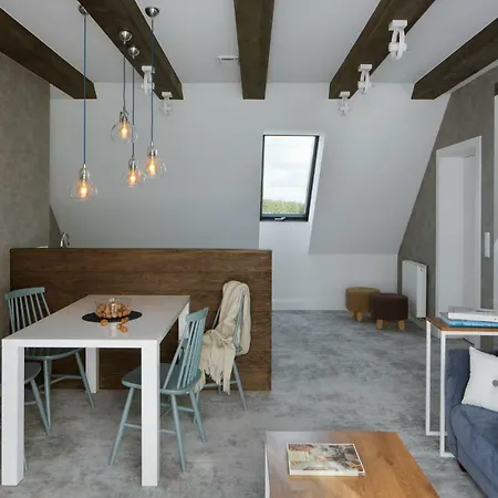 アパートホテル Klonova 4*