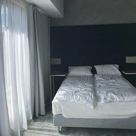 Klonova מלון דירות 4*